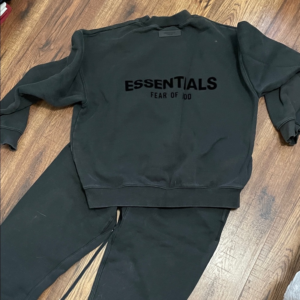 FOG Essentials Black Lounge Set - image 2